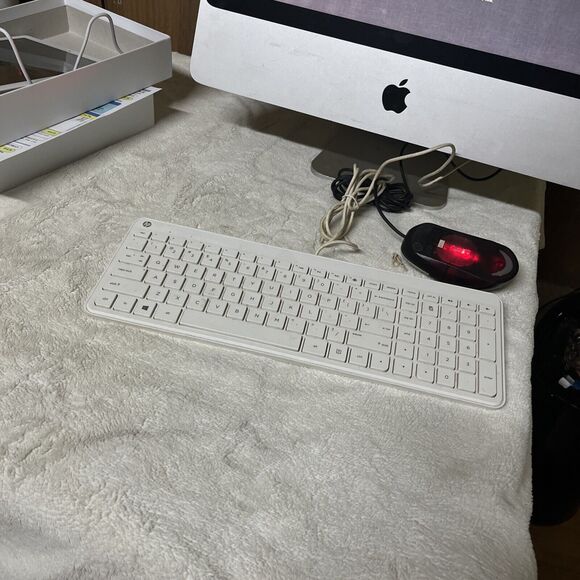 Apple iMac 20-inch Intel Core 2 Duo 300 GB Hard Drive 4GB Ram 2009 - Picture 5 of 10